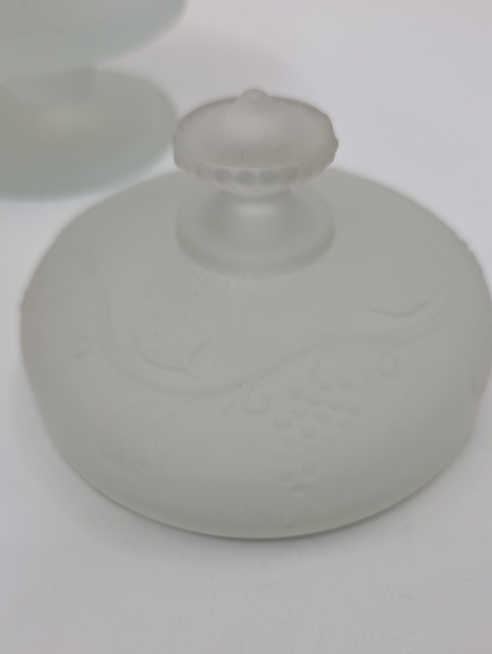 Avon Bird of Paradise Perfumed Skin Softener Jar - Frosted Glass. Vintage - Picture 5 of 6